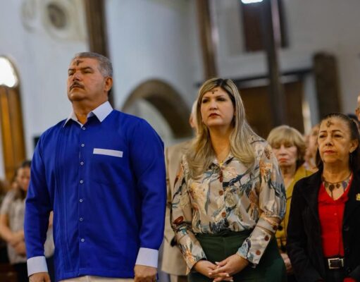 Gobernador Luis Caldera participó en la eucaristía de imposición de cenizas