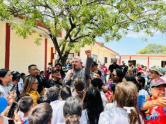 Gobernador Luis Caldera rehabilita 42 escuelas en despliegue de gobierno de calle