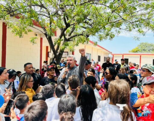 Gobernador Luis Caldera rehabilita 42 escuelas en despliegue de gobierno de calle