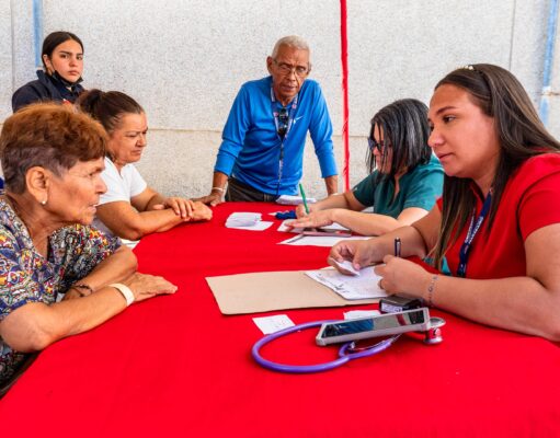 Dignifican a más de 220 jubilados y pensionados con jornada médico social 