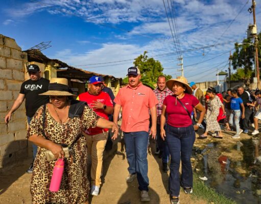 Gobernador Luis Caldera supervisa sustitución de colectores en la parroquia Idelfonso Vásquez