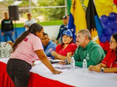 Gobernador Luis Caldera entrega financiamiento a proyectos y cilindros a comunas en Rosario de Perijá