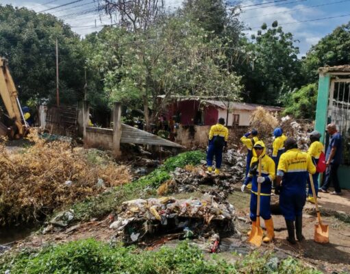 Alcaldía de Maracaibo despeja cañada La Arreaga en Brisas del Sur