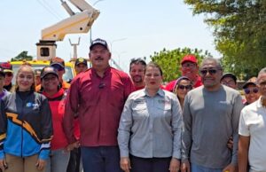 Gobernador Luis Caldera ilumina 13 kilómetros de la Intercomunal en la COL