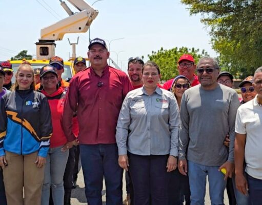 Gobernador Luis Caldera ilumina 13 kilómetros de la Intercomunal en la COL