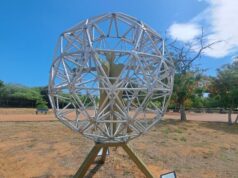 Alcaldía de Maracaibo reubica escultura «El hombre de Vitruvio” en la Vereda del Lago 