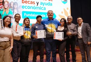 Luis Caldera entregó más de 7.000 becas a estudiantes universitarias