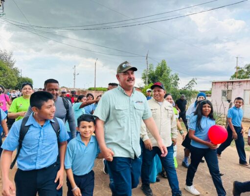 Gobernador Caldera impulsa la educación en Jesús Enrique Lossada con nuevas herramientas tecnológicas