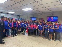 Alcaldía de Maracaibo censó y dotó de uniformes a comerciantes informales del Terminal de Pasajeros