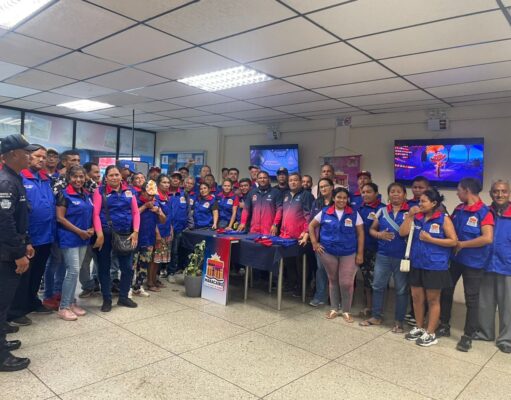 Alcaldía de Maracaibo censó y dotó de uniformes a comerciantes informales del Terminal de Pasajeros