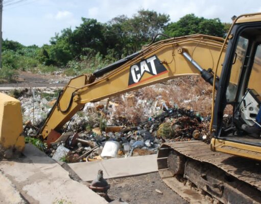 Alcaldía de Maracaibo trabaja en el despeje de la Cañada Los Caribes-Cajón La Vega
