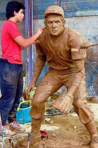 Di Martino: “En mes y medio llegan las dos esculturas de Luis Aparicio