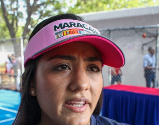 Alcaldía de Maracaibo entregó rehabilitada la cancha de usos múltiples Ayacucho Daniela Jiménez, presidenta de IMDEPREC