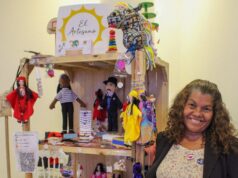 Emprendedores de Maracaibo elaboran juguetes de madera y miel de alta calidad Dariela Méndez, artesana jugueteria desde hace 20 años