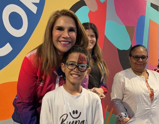 Programa Santa Lucía entrega 70 pares de lentes a niños y jóvenes de Maracaibo