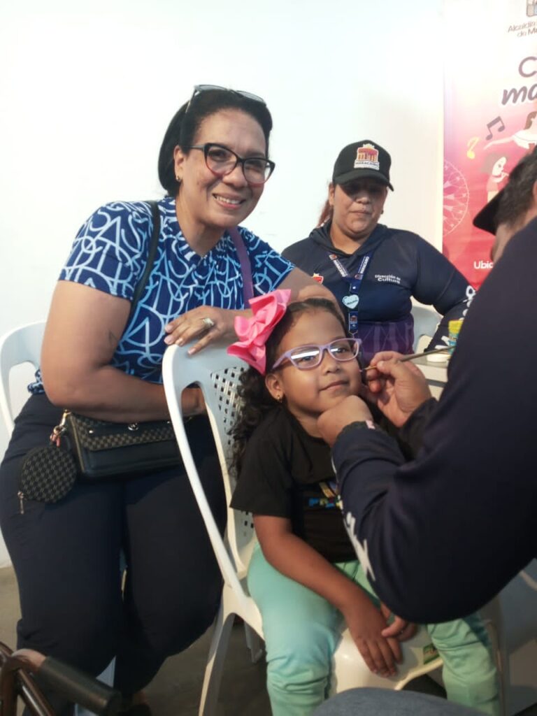 Aishia, de 5 años, y su madre Delixa Campos