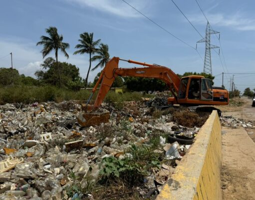 Limpieza y mantenimiento en Puente Espuma del barrio Etnia Guajira a cargo de la Alcaldía