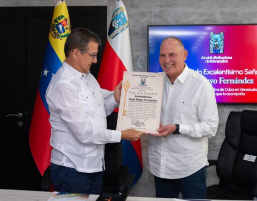 Alcalde Di Martino entrega llaves de Maracaibo al Embajador de Cuba en un gesto de hermandad