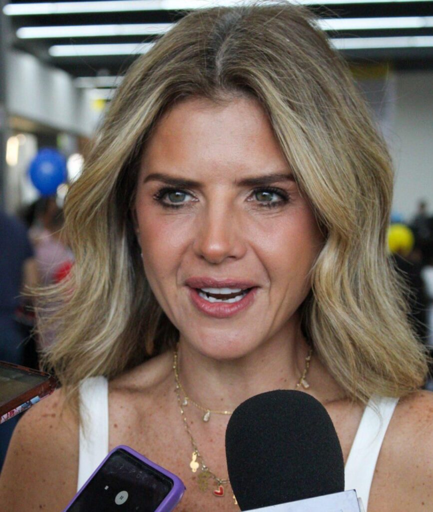 La actriz Patricia Schwarzgruber, asistió a la inauguración de Daka en Maracaibo