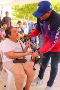 Ninfa Socorro, recibió un bastón