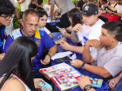 Fanáticos del fútbol disfrutaron segundo intercambio de barajitas en Plaza de la República de Maracaibo