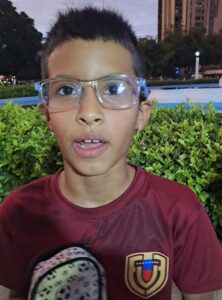 Mattew Attow, fanático futbolero