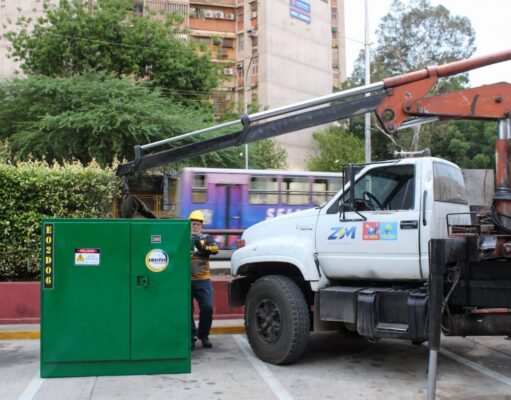 Inician reemplazo del transformador explotado en el Centro Comercial Ciudad Chinita