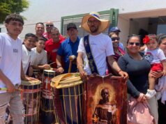 Alcaldía de Maracaibo entrega uniformes a los Vasallos de Santa Lucía en honor a San Benito