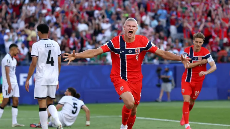 FIEBRE MUNDIAL: Haaland firmó un doblete y Noruéga celebró a placer