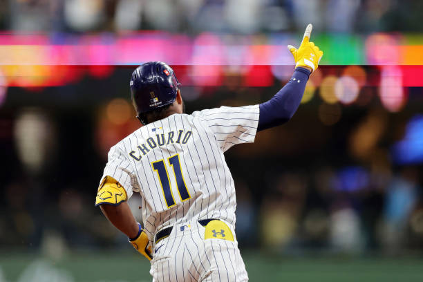 Jackson Chourio apura el paso a punta de jonrones