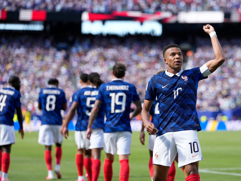 FIEBRE MUNDIAL: Un Mbappé histórico fue mucho para Senegal