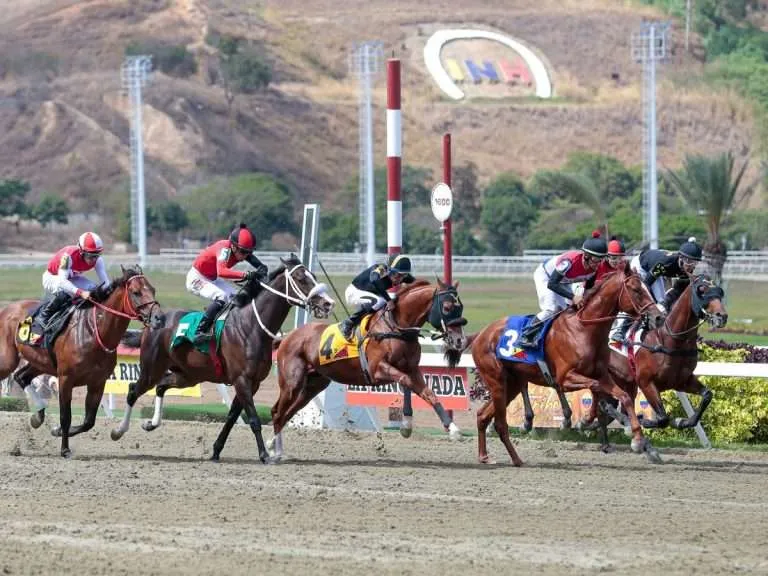 Con dos clásicos y una copa retornan las carreras hípicas