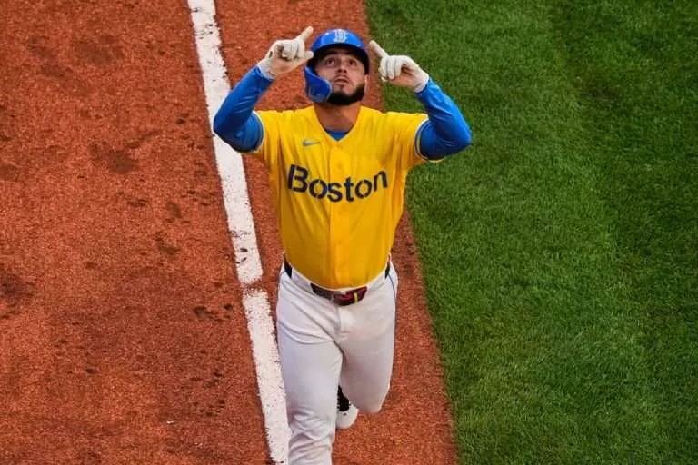 Wilyer histórico: 4 jonrones en 24 horas y extiende su racha y la de Boston