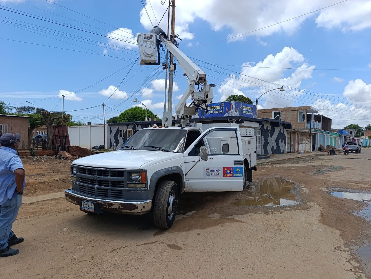 En 3 días hubo respuesta a 500 casos: Con el Plan Cayapa el gobierno atiende y soluciona averías eléctricas en Maracaibo