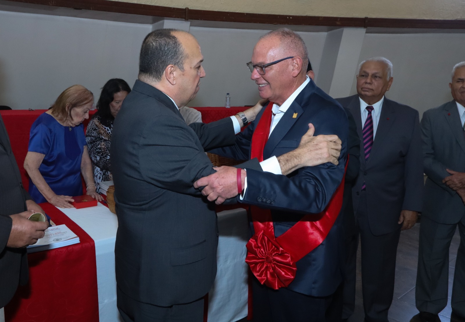 Colegio de Abogados recibió la Orden San Sebastián de parte de la Alcaldía de Maracaibo por su 132° aniversario