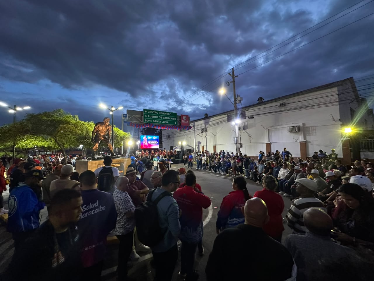 Aparicio-estatua2.jpg