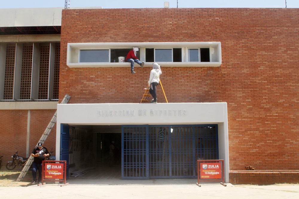 A buen ritmo restauración del área administrativa del gimnasio Dr. Antonio Borjas Romero de LUZ