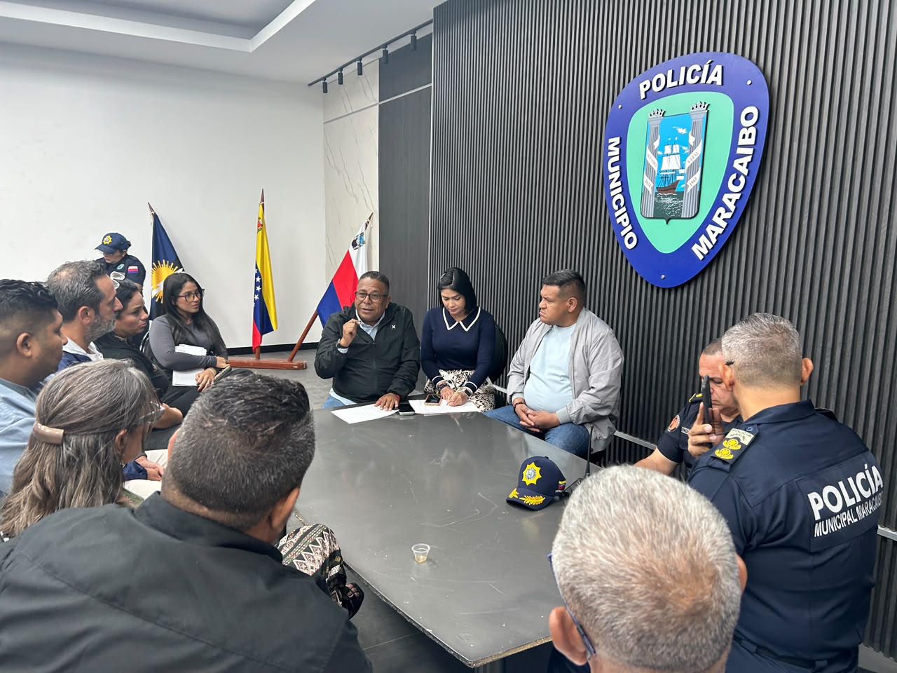 Autoridades se reunieron con comerciantes de Cecilio Acosta para reforzar Programa de Educación Ambiental