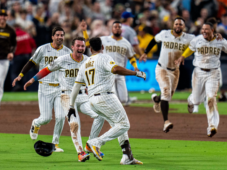 MLB da la bienvenida a nuevos propietarios de los Padres de San Diego