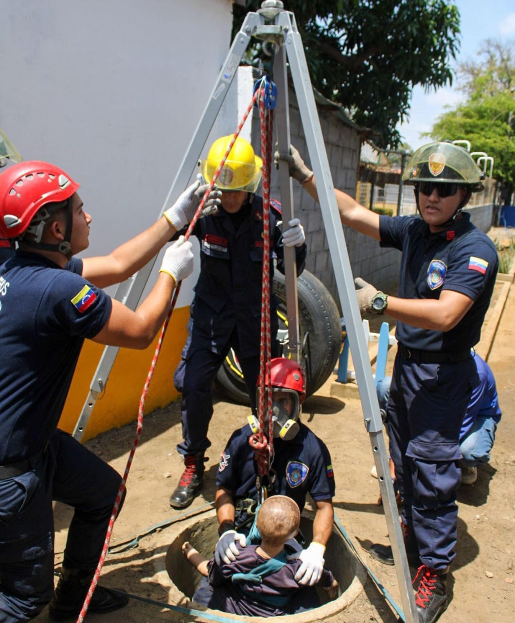 ¡Un equipo altamente capacitado! Bomberos de Maracaibo ejecutan exitoso simulacro de rescate