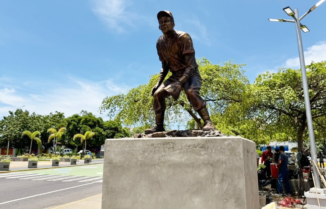 Luis Aparicio regresó a Maracaibo inmortalizado en una estatua en su honor