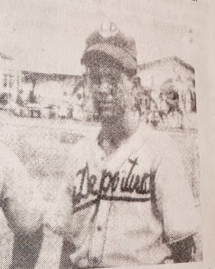 El día que el joven Luis Ernesto jugó en el center field