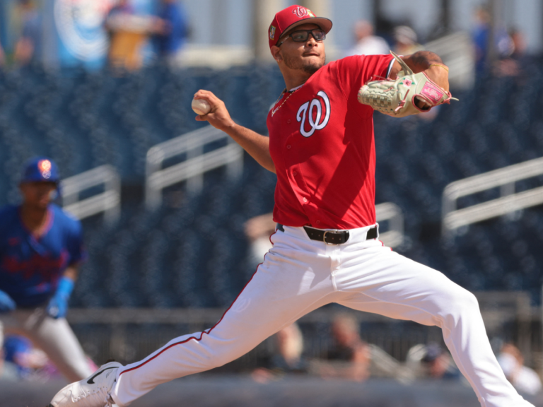 Washington subió al lanzador criollo Luis Perales