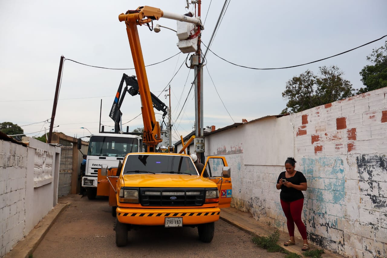 Con Plan Cayapa Gobierno nacional entregó 150 transformadores en Maracaibo