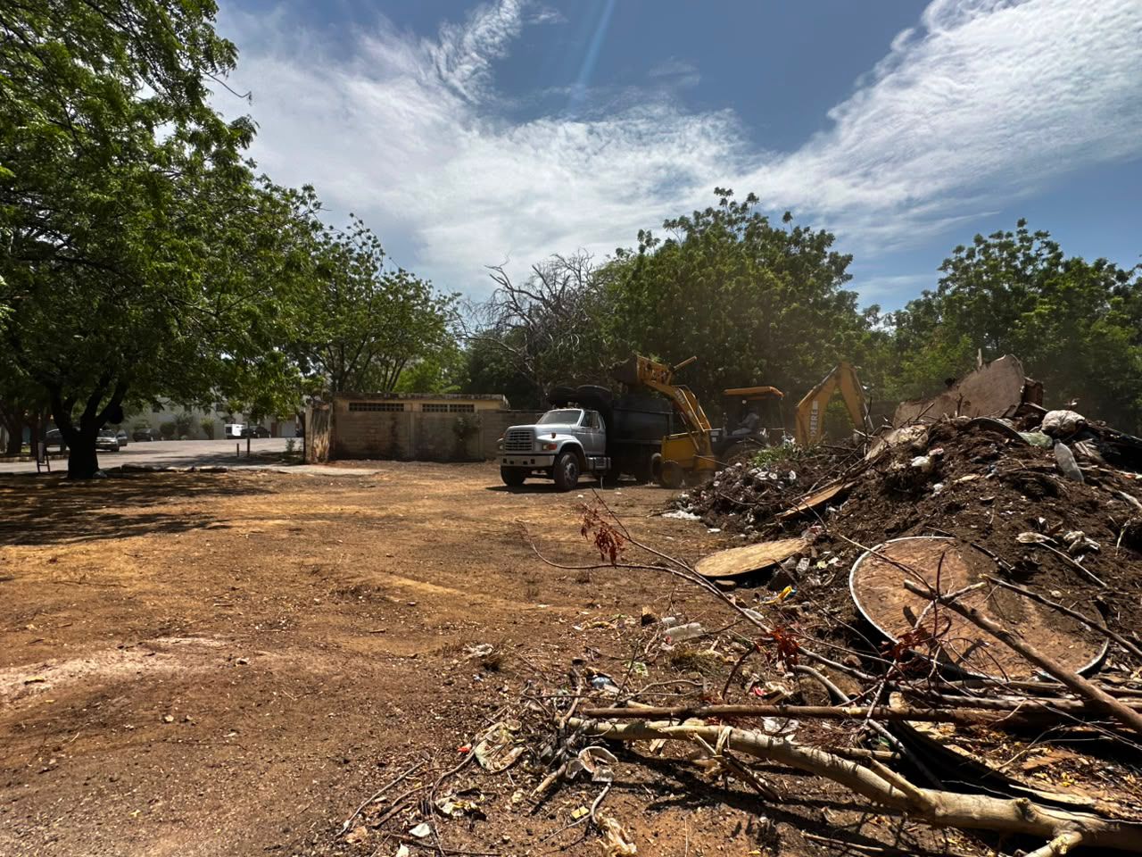 Noventa toneladas de desechos y escombros extrajeron del Hospital Psiquiátrico de Maracaibo