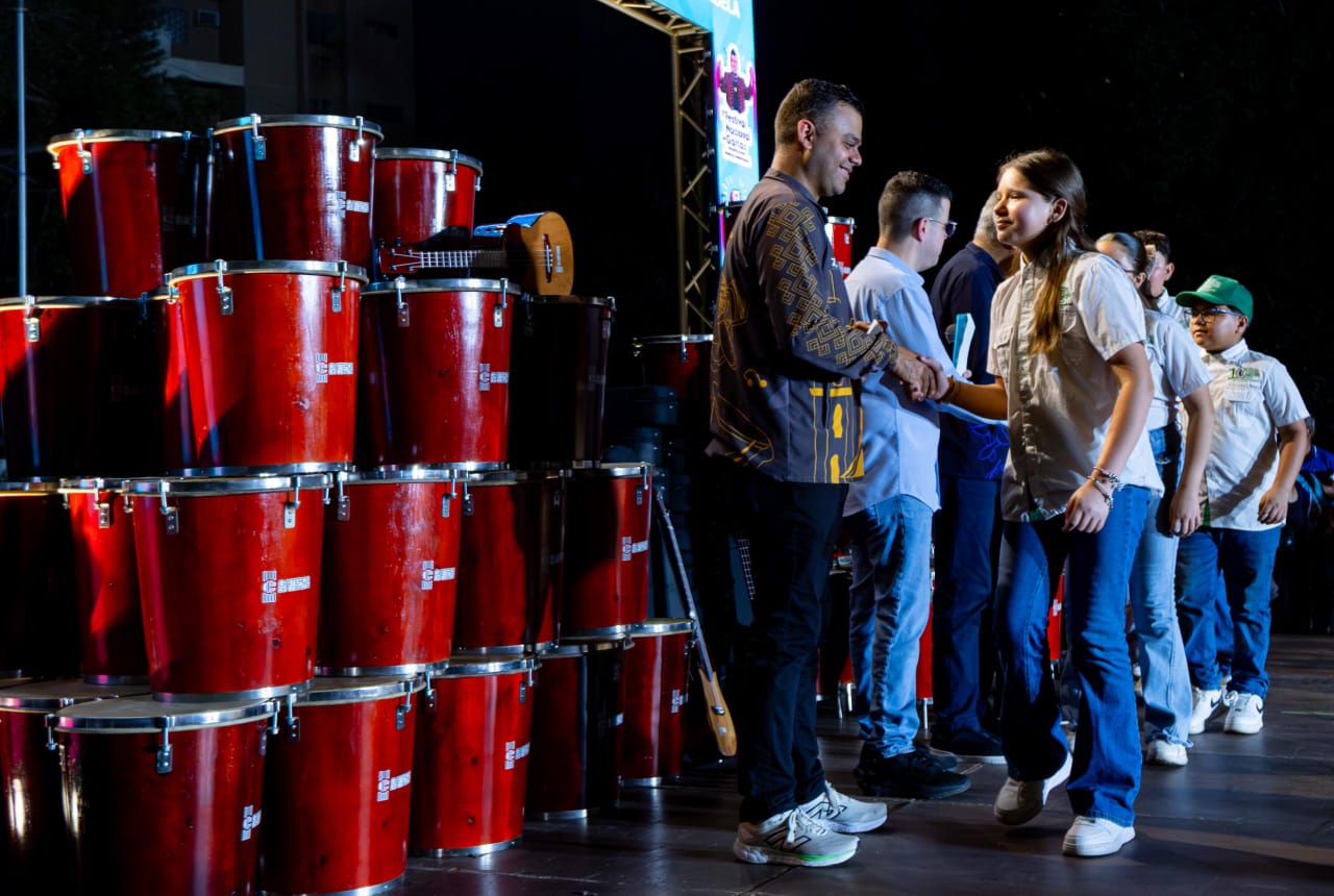 Más de 140 instrumentos recibieron ganadores del 2do Festival Nacional de la Gaita
