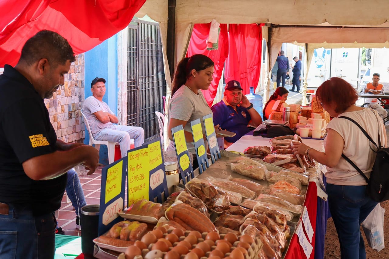 Madres marabinas: Los Mercados de Di Martino respaldan el hogar y el bolsillo…