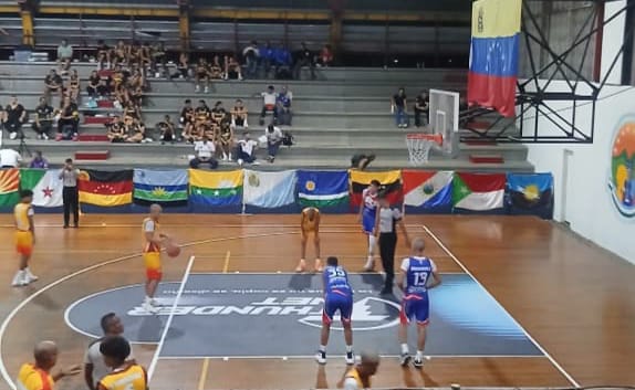 Barinas y Zulia siguen invictos en Nacional de Baloncesto U16