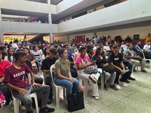 Con dos programas sociales, Alcaldía de Maracaibo promueve atención integral universitaria