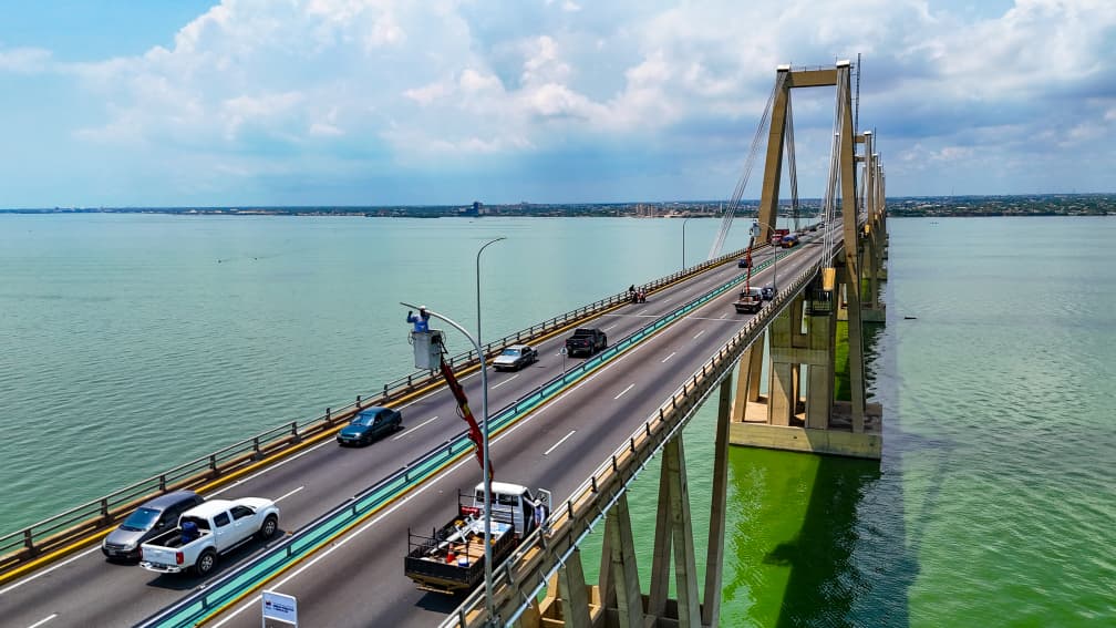 Gobernador Luis Caldera inició trabajo de reconstrucción del sistema de iluminación del Puente General Rafael Urdaneta.